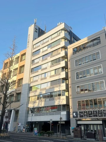 想定年間賃料　6,320万　想定利回り7.90％　鉄骨鉄筋コンクリート造の外観