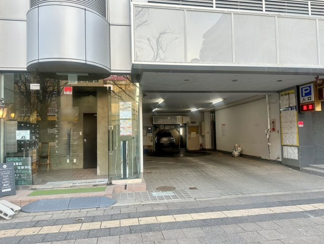 想定年間賃料　6,320万　想定利回り7.90％　鉄骨鉄筋コンクリート造の駐車場