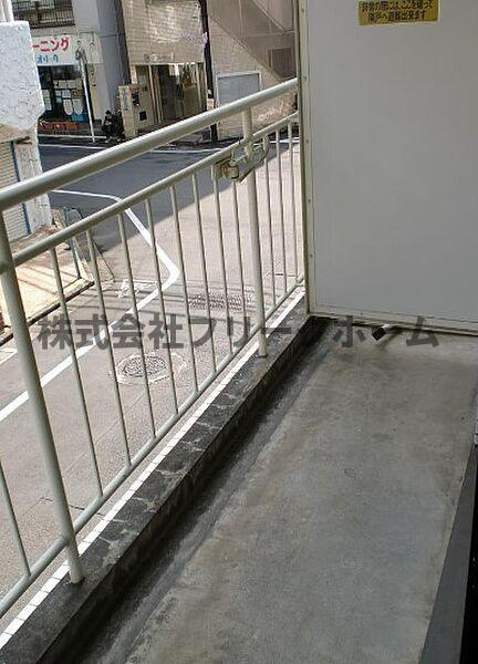 新宿区北新宿４丁目の賃貸マンションのバルコニー