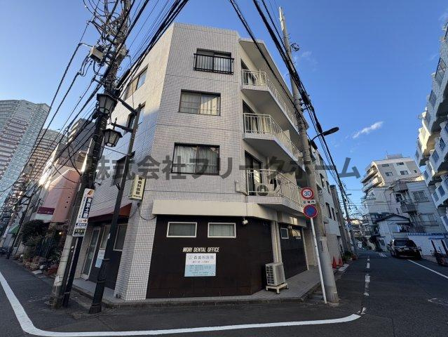 新宿区北新宿４丁目の賃貸マンションの外観