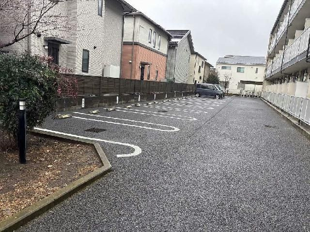 レオパレス山崎８５の駐車場