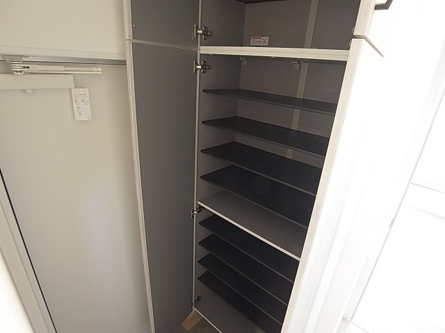 KARIN西山町の玄関|玄関はシューズＢＯＸも有ります