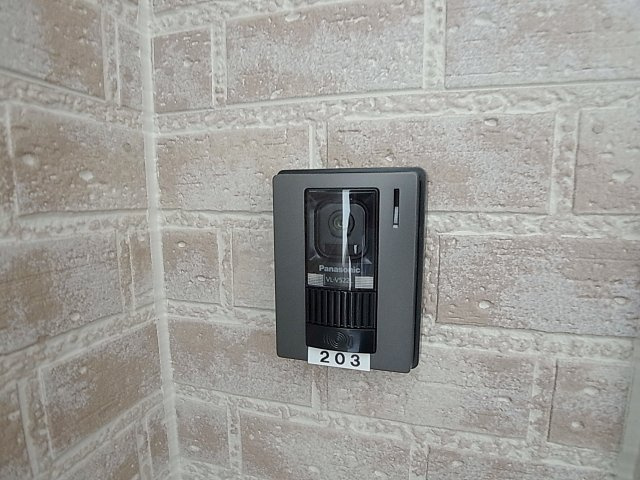 KARIN西山町のセキュリティ|TVモニターフォンで顔が分かり安心