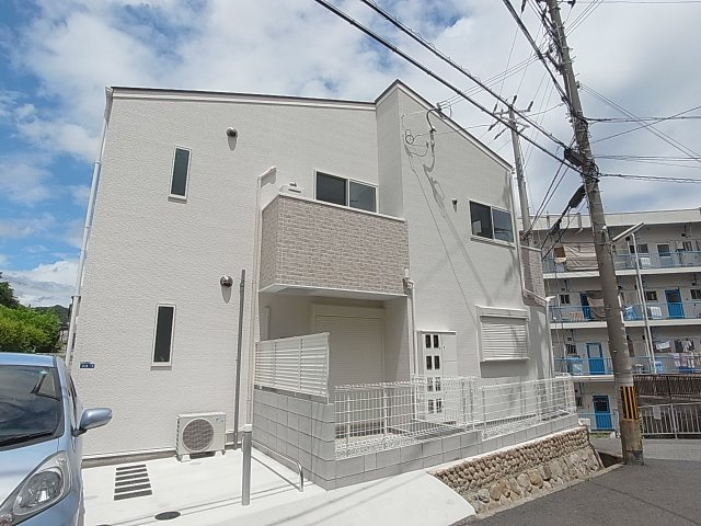 KARIN西山町の外観|閑静な住環境の綺麗なハイツです