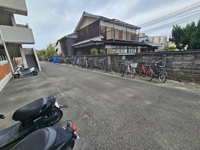 イッツ明石の駐車場