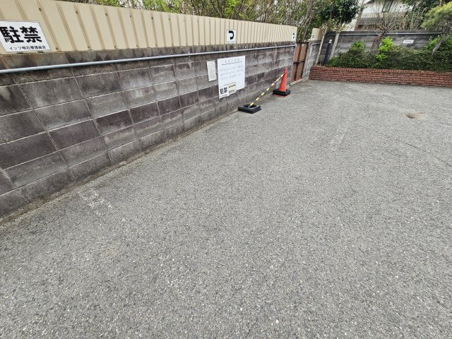 イッツ明石の駐車場