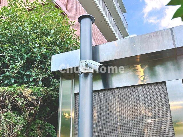 ミディオンセンターレジデンスの防犯設備|【防犯カメラ】何かあった時の大事な証拠になることももちろんなりますが、防犯というくらいですので大事なのは防犯カメラがあることによって抑止力につながることですよね。