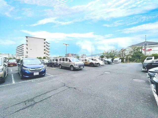 ミディオンセンターレジデンスの駐車場|敷地内駐車場