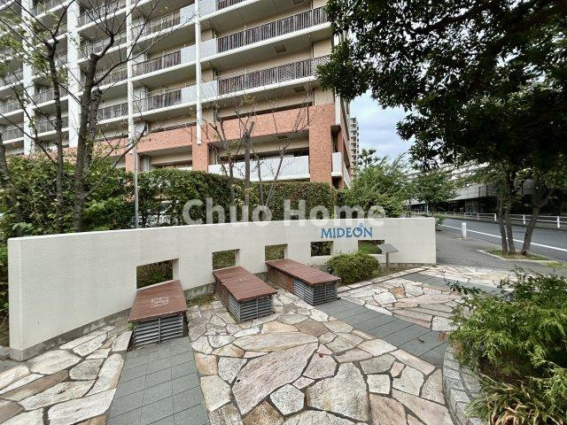 ミディオンセンターレジデンスの中庭|敷地内には緑が多く住環境良好です