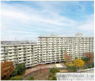 ミディオンセンターレジデンスの展望|手を伸ばせば、ふれることが出来そうな環境が、そのままインテリアになったような印象です。その豊かな眺望にふさわしい空間には、通風・採光にも優れ、心地よい光と風があふれています