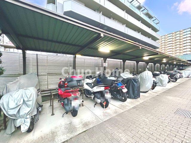 ミディオンセンターレジデンスのその他共用部分|【バイク置場】最新の空き状況や費用などの詳細は担当スタッフまでお問い合わせください。