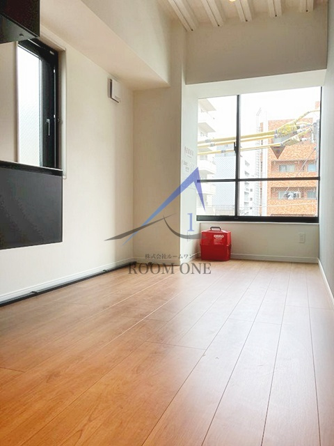 TOYO-ICHI APARTMENT.の居間・リビング|洋室のお部屋です。