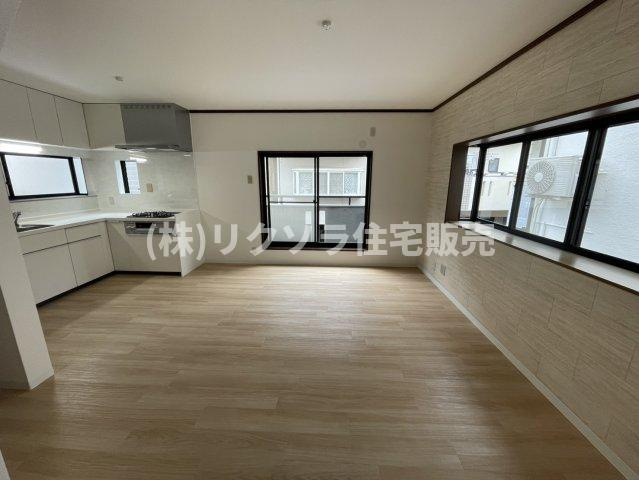 出雲町　中古一戸建てのキッチン|LDK12.0帖
■物件内覧・資金計画相談・住宅ローン相談、リフォーム相談、お問合せ受付中■
※当日・翌日のご内覧、ご相談はお電話でのお問合せがスムーズです！