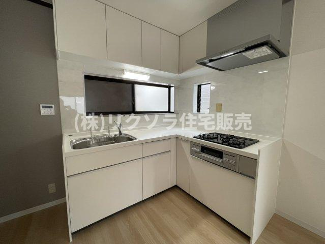 出雲町　中古一戸建てのキッチン|L字型キッチン
■物件内覧・資金計画相談・住宅ローン相談、リフォーム相談、お問合せ受付中■
※当日・翌日のご内覧、ご相談はお電話でのお問合せがスムーズです！