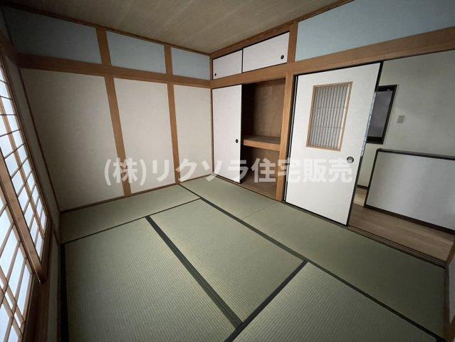 出雲町　中古一戸建ての和室|和室6.0帖
■物件内覧・資金計画相談・住宅ローン相談、リフォーム相談、お問合せ受付中■
※当日・翌日のご内覧、ご相談はお電話でのお問合せがスムーズです！