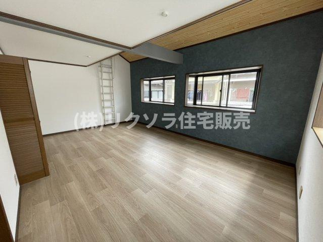 出雲町　中古一戸建ての洋室|洋室10.5帖
■物件内覧・資金計画相談・住宅ローン相談、リフォーム相談、お問合せ受付中■
※当日・翌日のご内覧、ご相談はお電話でのお問合せがスムーズです！