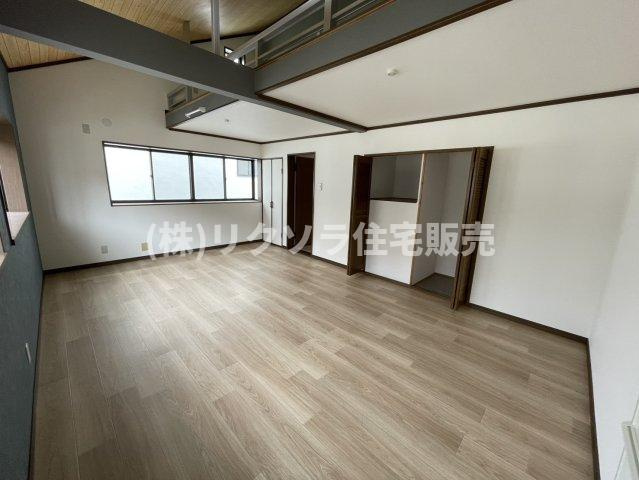 出雲町　中古一戸建ての子供部屋|洋室10.5帖
■物件内覧・資金計画相談・住宅ローン相談、リフォーム相談、お問合せ受付中■
※当日・翌日のご内覧、ご相談はお電話でのお問合せがスムーズです！