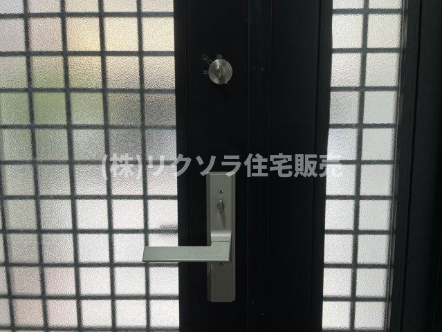 出雲町　中古一戸建ての防犯設備|ツーシリンダー錠
■物件内覧・資金計画相談・住宅ローン相談、リフォーム相談、お問合せ受付中■
※当日・翌日のご内覧、ご相談はお電話でのお問合せがスムーズです！