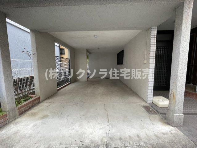出雲町　中古一戸建ての駐車場|1台駐車可能
■物件内覧・資金計画相談・住宅ローン相談、リフォーム相談、お問合せ受付中■
※当日・翌日のご内覧、ご相談はお電話でのお問合せがスムーズです！