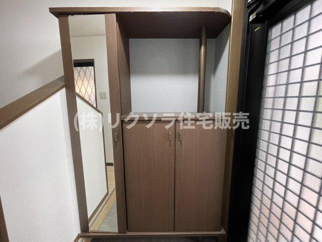 出雲町　中古一戸建ての収納|姿見付きシューズボックス
■物件内覧・資金計画相談・住宅ローン相談、リフォーム相談、お問合せ受付中■
※当日・翌日のご内覧、ご相談はお電話でのお問合せがスムーズです！