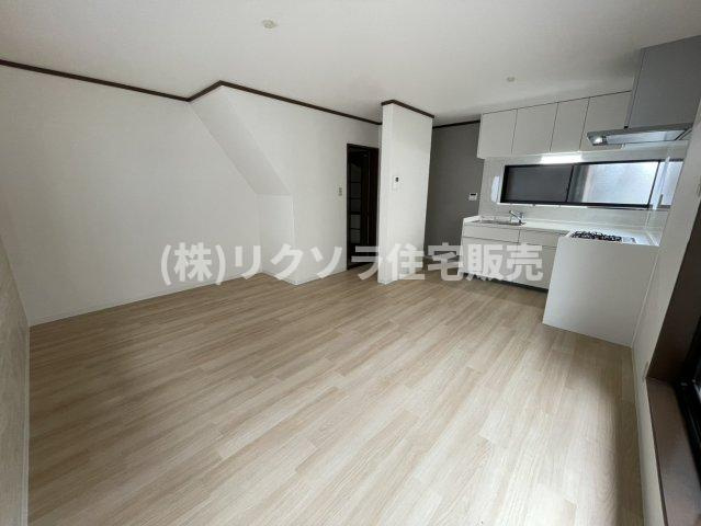 出雲町　中古一戸建ての居間・リビング|LDK12.0帖
■物件内覧・資金計画相談・住宅ローン相談、リフォーム相談、お問合せ受付中■
※当日・翌日のご内覧、ご相談はお電話でのお問合せがスムーズです！