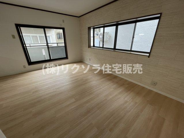 出雲町　中古一戸建ての居間・リビング|LDK12.0帖
■物件内覧・資金計画相談・住宅ローン相談、リフォーム相談、お問合せ受付中■
※当日・翌日のご内覧、ご相談はお電話でのお問合せがスムーズです！