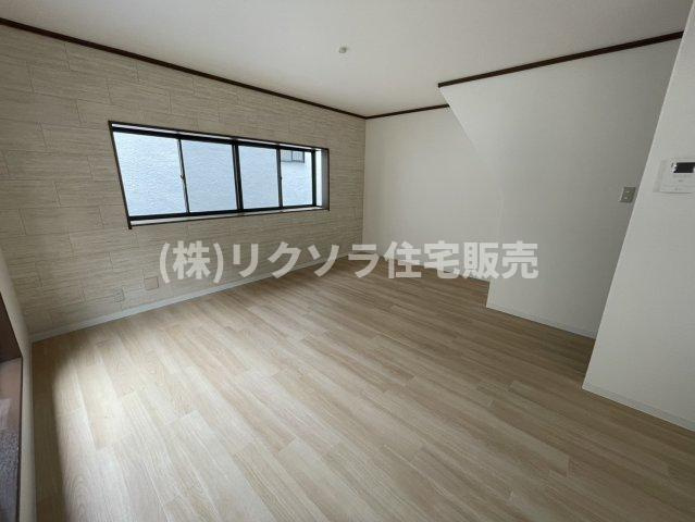 出雲町　中古一戸建ての居間・リビング|LDK12.0帖
■物件内覧・資金計画相談・住宅ローン相談、リフォーム相談、お問合せ受付中■
※当日・翌日のご内覧、ご相談はお電話でのお問合せがスムーズです！