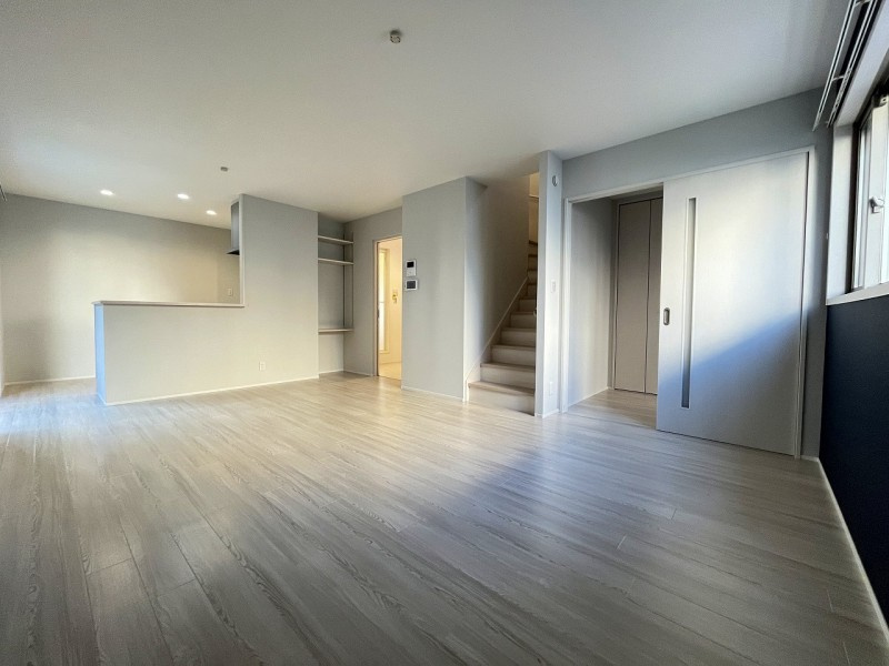 オークヒルズ　Ａ棟の居間・リビング|こちらの居間で趣味の時間をお楽しみください