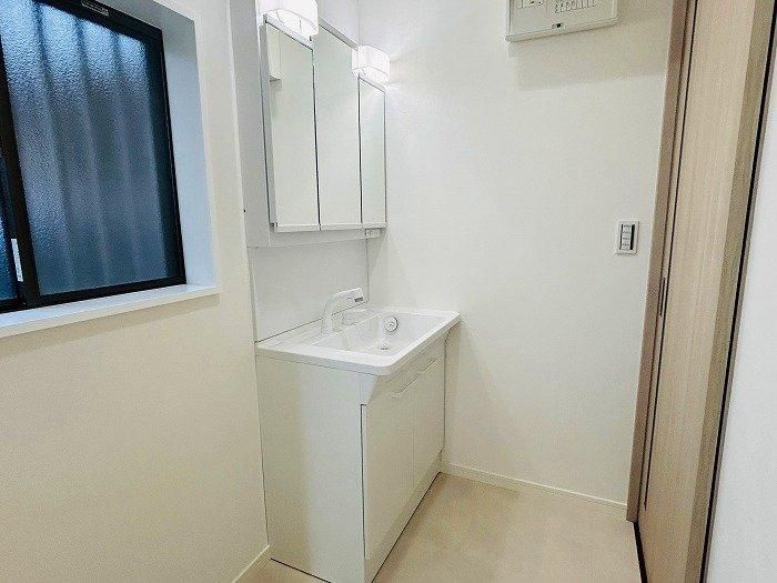 青梅市河辺町６丁目の中古一戸建の独立洗面台