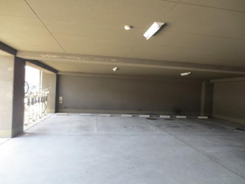 クレール辻堂の駐車場