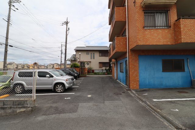 メゾントゥルースの駐車場