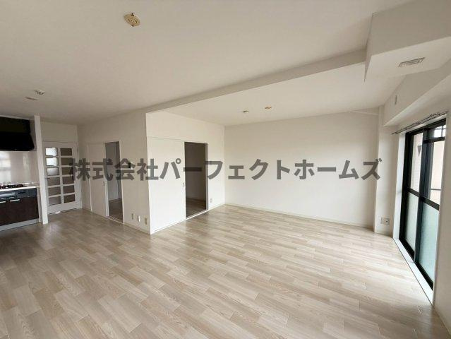 メルベーユ桜丘の居間・リビング|こちらのリビングで趣味の時間をお楽しみください