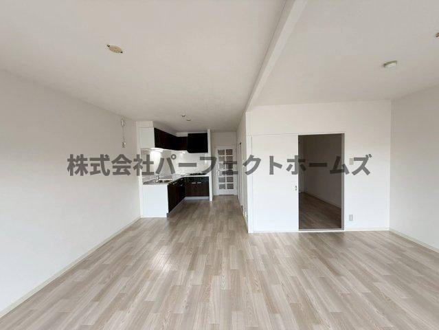 メルベーユ桜丘の居間・リビング|使いやすい居間です