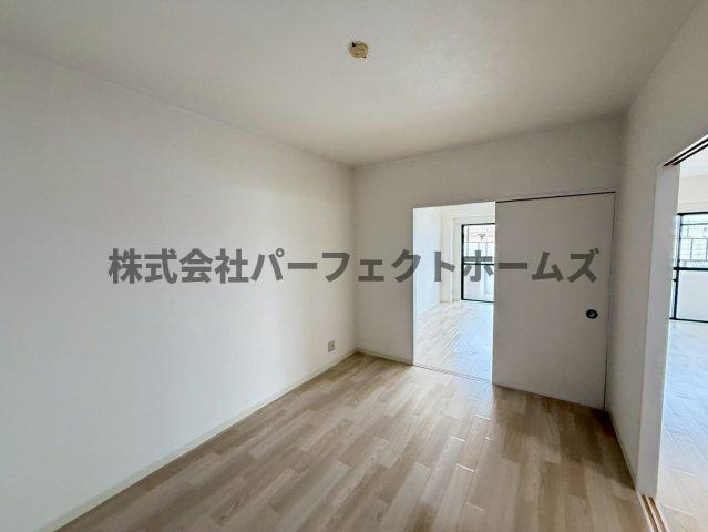 メルベーユ桜丘の洋室|明るい洋室です