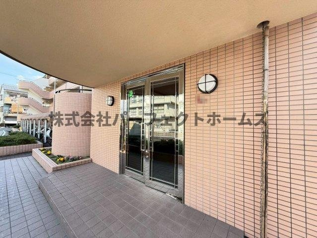 メルベーユ桜丘のエントランス|ゆとりのあるエントランスです