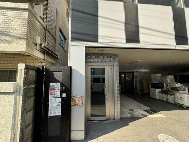 グランデ東中野のエントランス