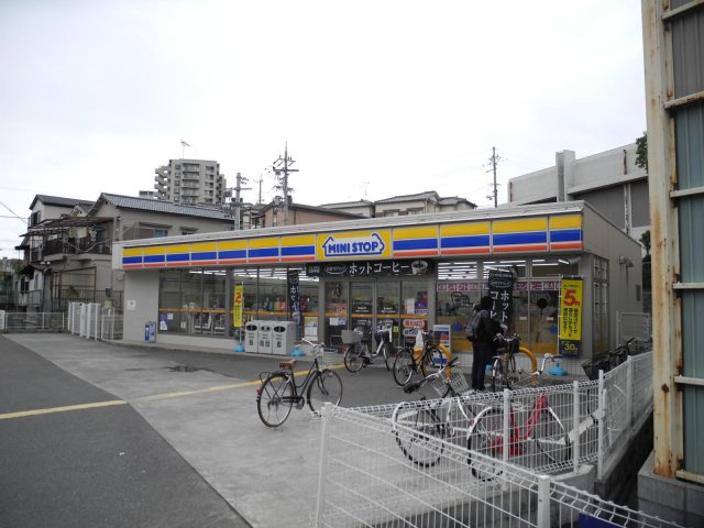 ファミールコートの周辺|近くのコンビニエンスストア