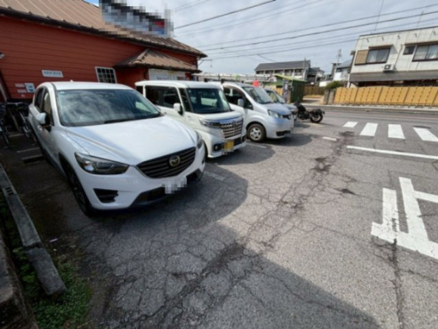 西尾市亀沢町　貸店舗の駐車場