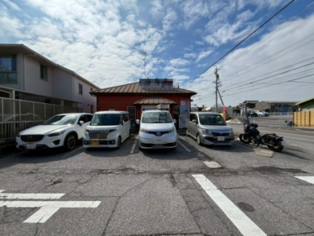 西尾市亀沢町　貸店舗の駐車場