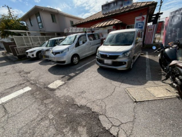 西尾市亀沢町　貸店舗の駐車場