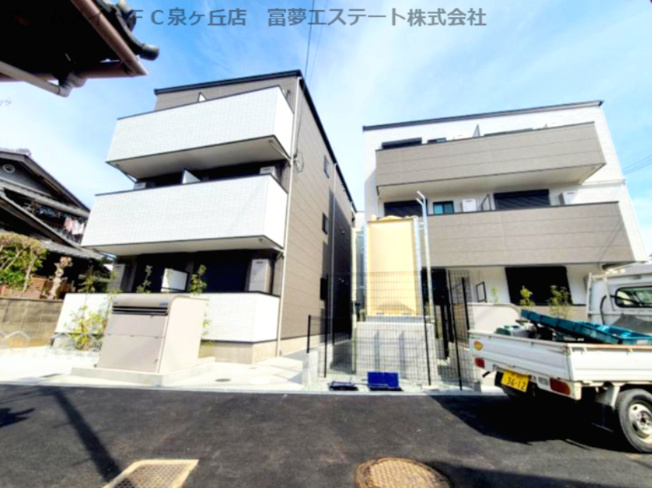 【外観】 | ALEGRIA北助松South | 右：本物件