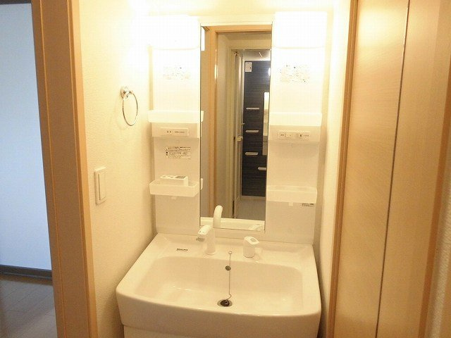 アヴェイラブルＡ棟の洗面所