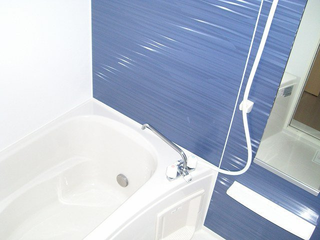 アヴェイラブルＡ棟の浴室