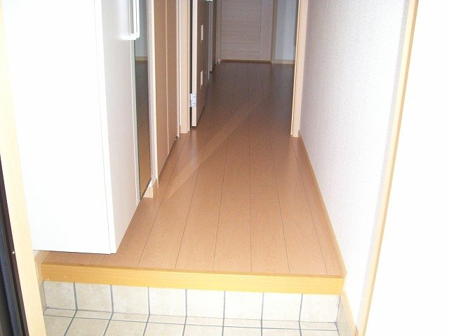 アヴェイラブルＡ棟の玄関