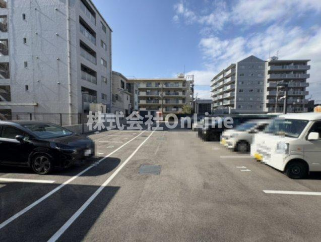 ワールドアイ大阪城EASTアドバンスの駐車場