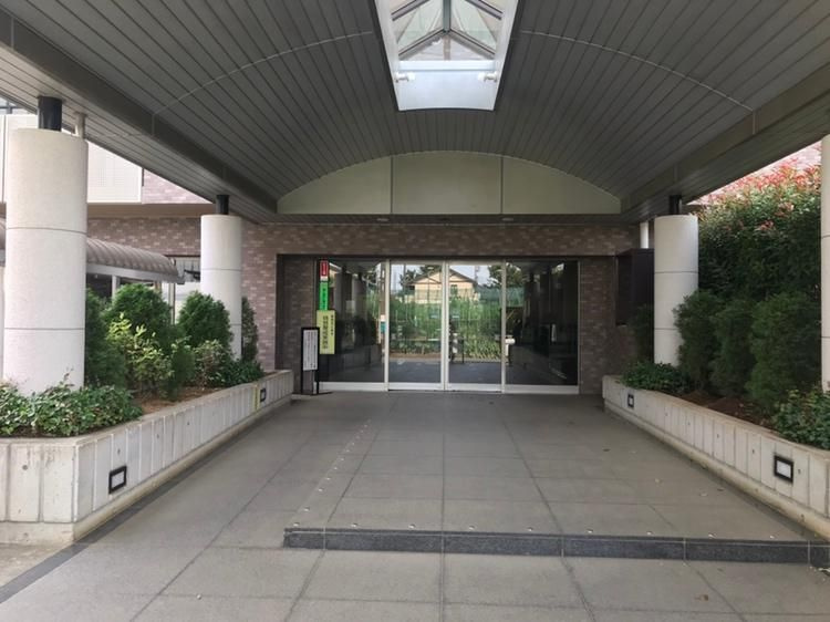 府中市白糸台３丁目の中古マンションのエントランス