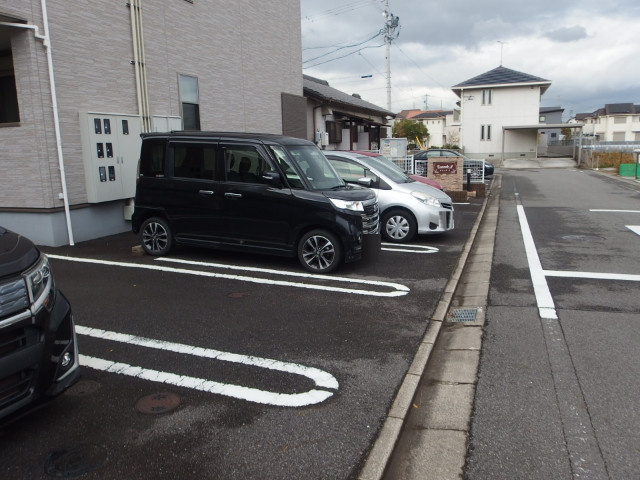 グランデ・Ⅰの駐車場