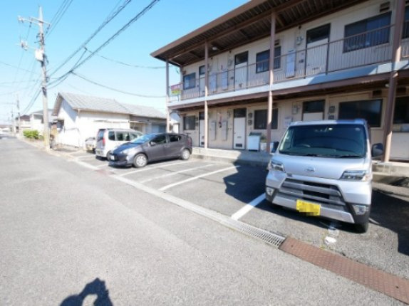 松南ハイツの駐車場