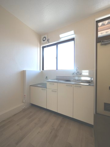 松南ハイツのキッチン|※写真は別の部屋のものです。