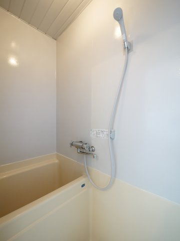 松南ハイツの浴室|※写真は別の部屋のものです。